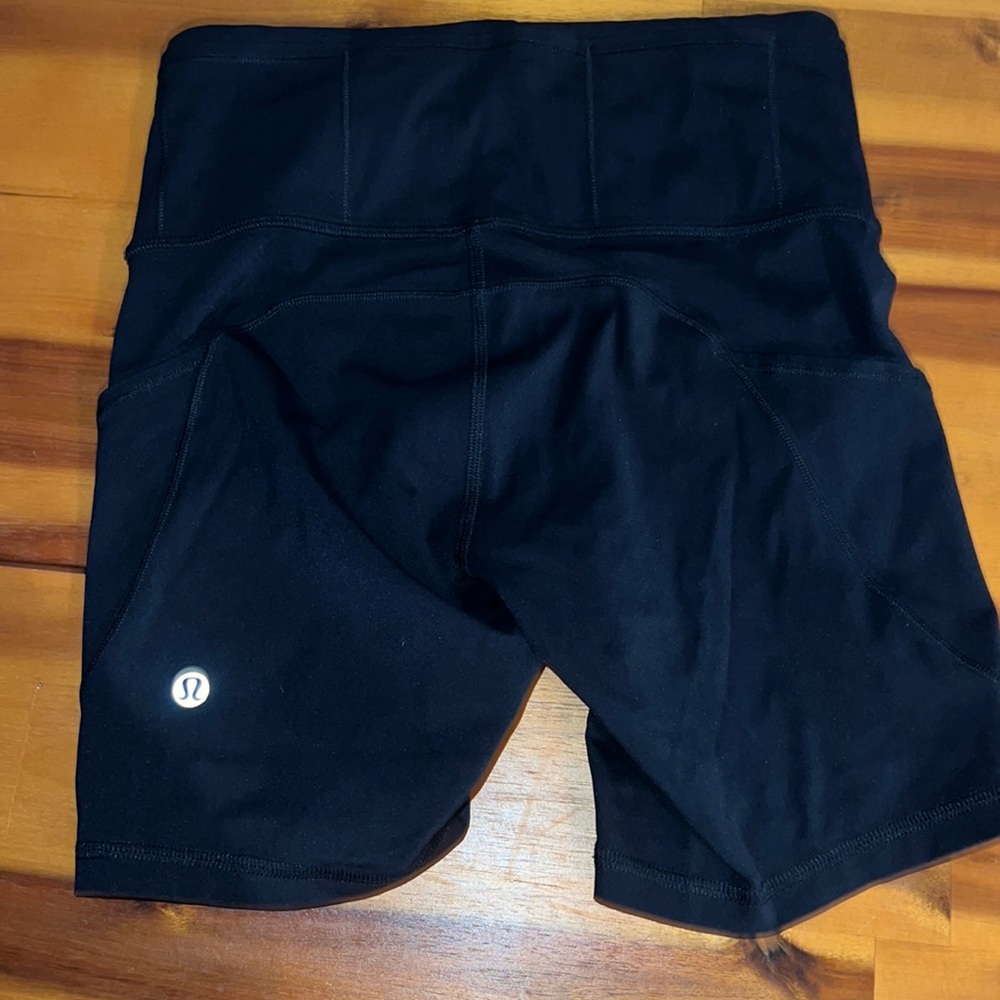Lululemon black fast & free shorts 6 inch size 4